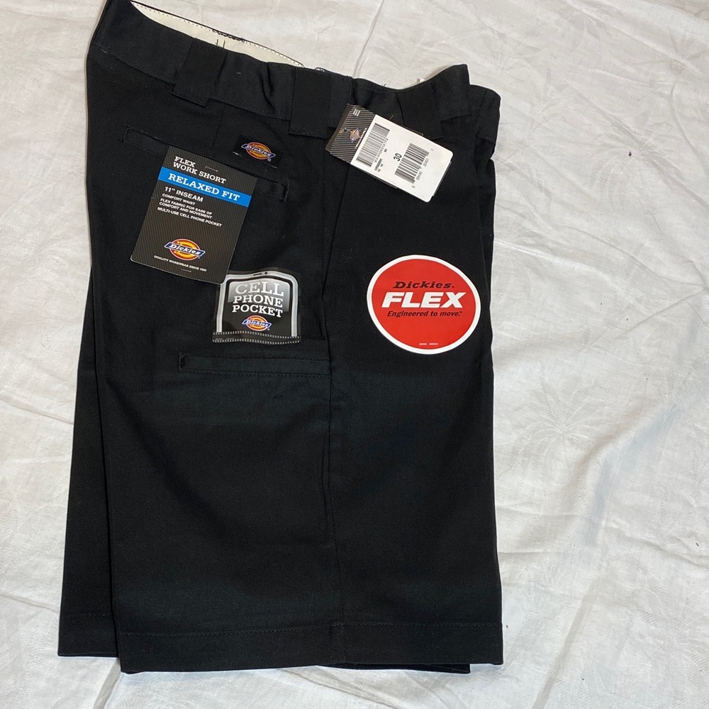 Dickies Men's Black Flex work shorts - Flat Front, Relax Fit, Waist Size 30”